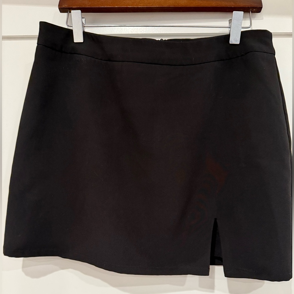 SNDYS Black Mini Skirt, XL
